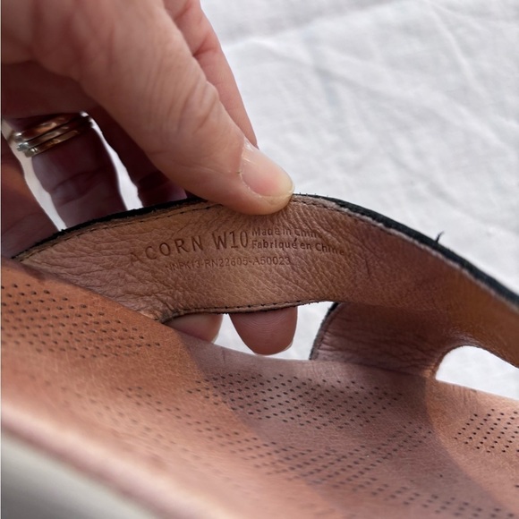 Acorn Shoes/Acorn Vista Ankle Sandals Black and Tan Size 10 Velcro closure - Picture 5 of 7